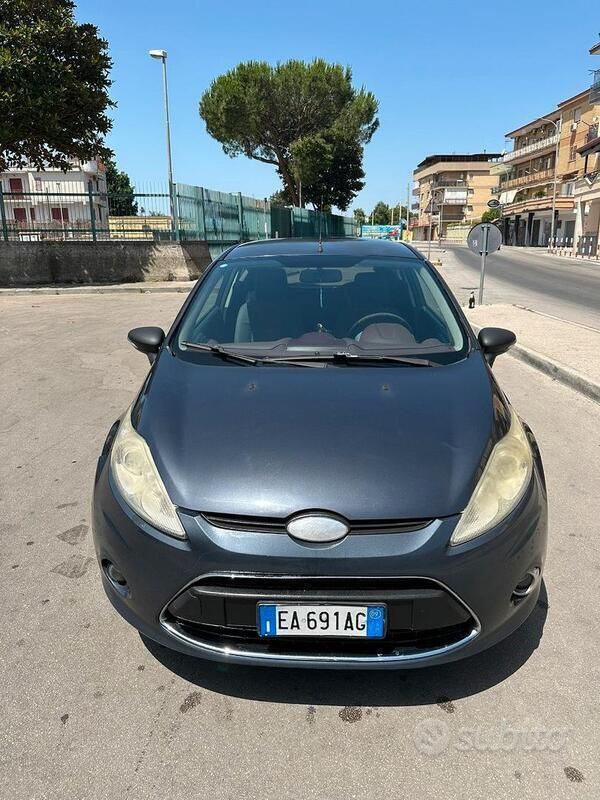 Nero Usata 2009 Ford Fiesta Due volumi | 3000 € (Buon prezzo) - Immagine 1/4