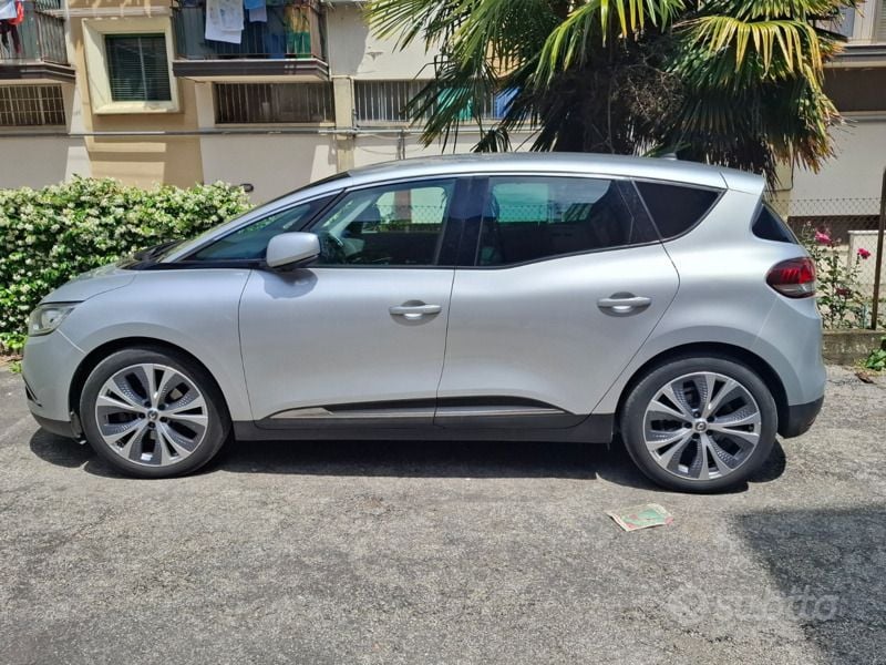 Argento Usata 2018 Renault Scénic IV Intens Monovolume | 14.000 € (Buon prezzo) - Immagine 1/2