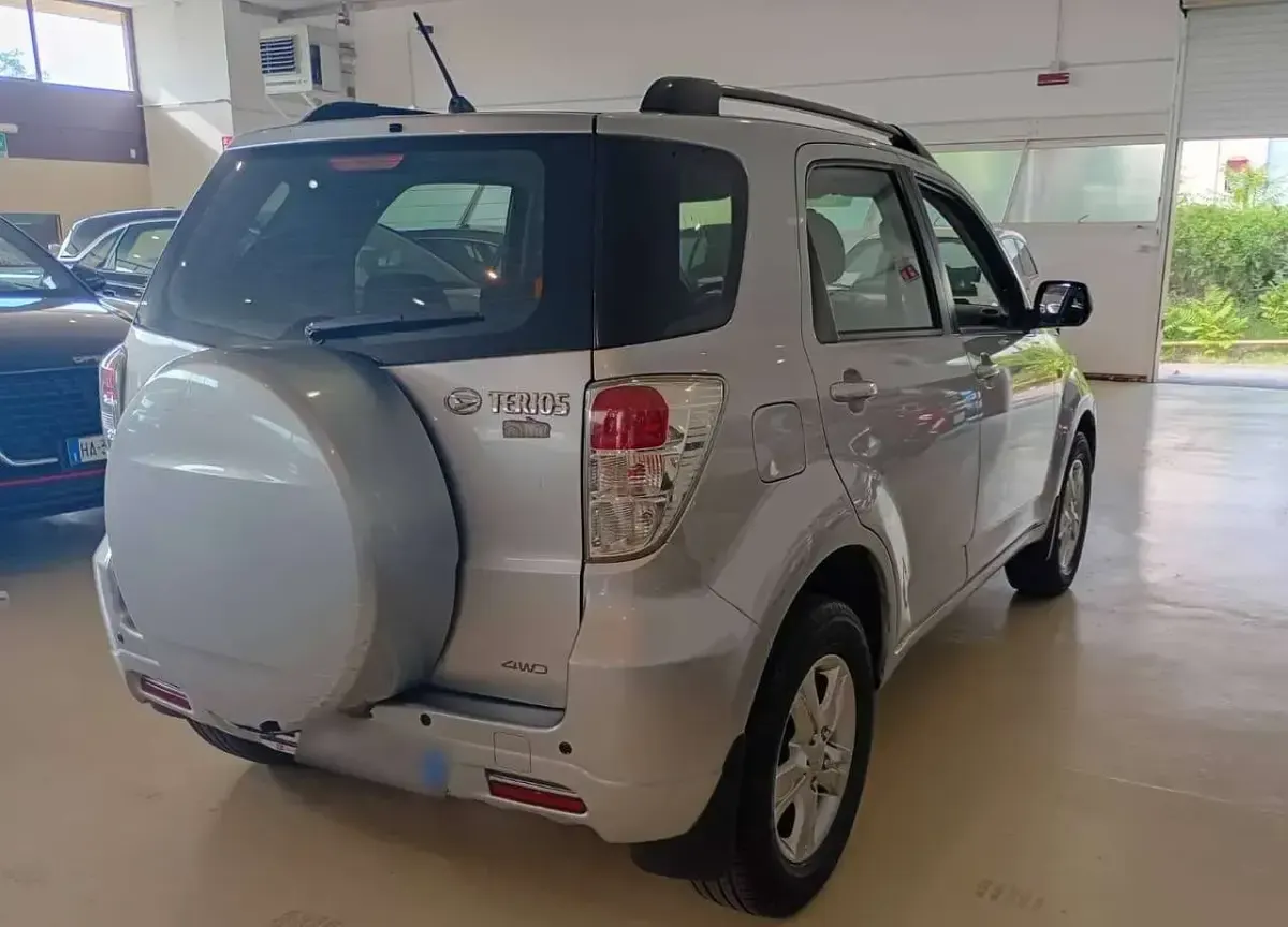 Usata Daihatsu Terios 105 CV (77 kW) 2010 Grigio SUV