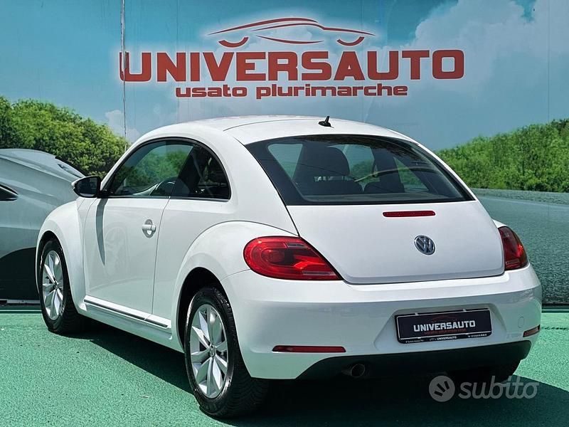 Usata VW Beetle Design 105 CV (77 kW) 2012 Bianco Utilitaria