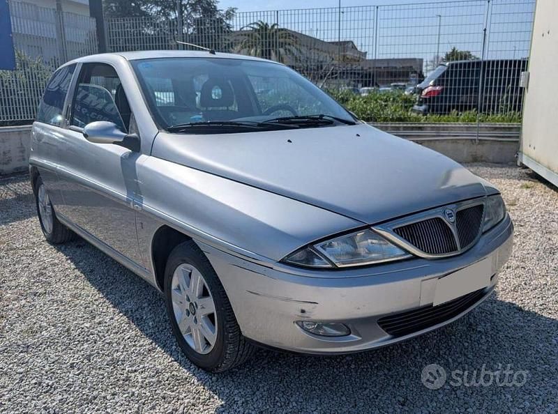 Usata Lancia Ypsilon 59 CV (43 kW) 2002 Grigio Utilitaria