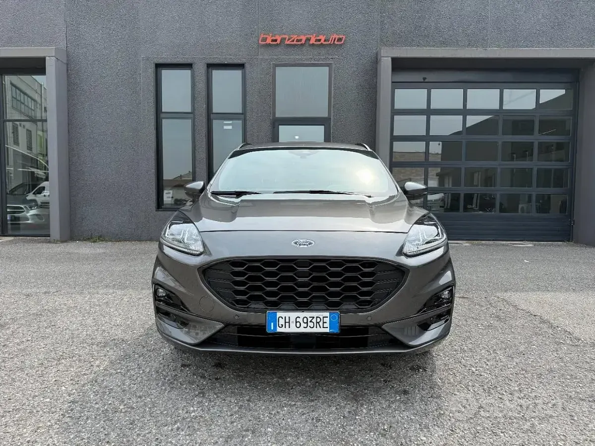 Usata Ford Kuga ST-Line X 152 CV (111 kW) 2022 Grigio SUV