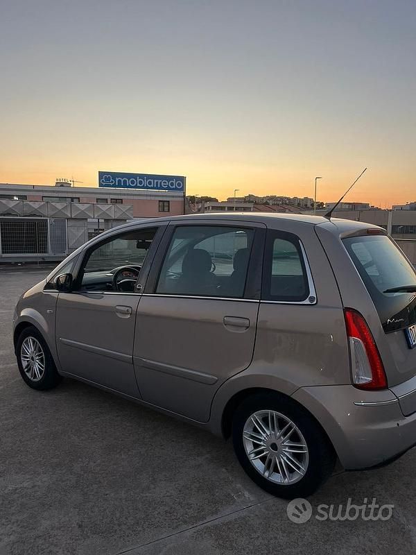 Usata 2010 Lancia Musa Monovolume | 3500 € (Buon prezzo) - Immagine 1/4