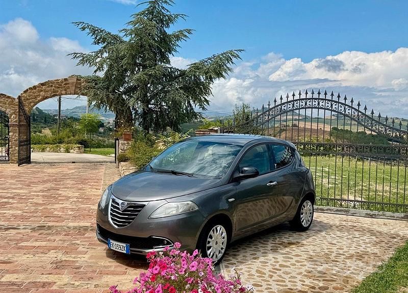 Usata Lancia Ypsilon 95 CV (69 kW) 2011 Grigio Utilitaria