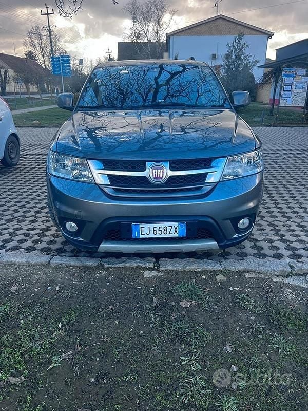 Usata Fiat Freemont 140 CV (102 kW) 2011 Bronzo SUV
