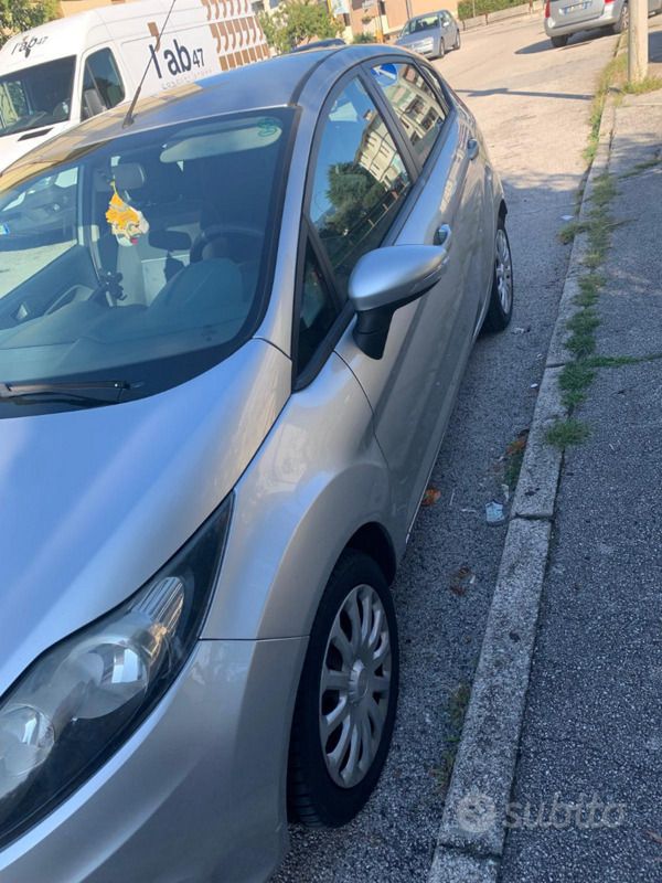 Usata Ford Fiesta 75 CV (55 kW) 2009 Grigio Utilitaria