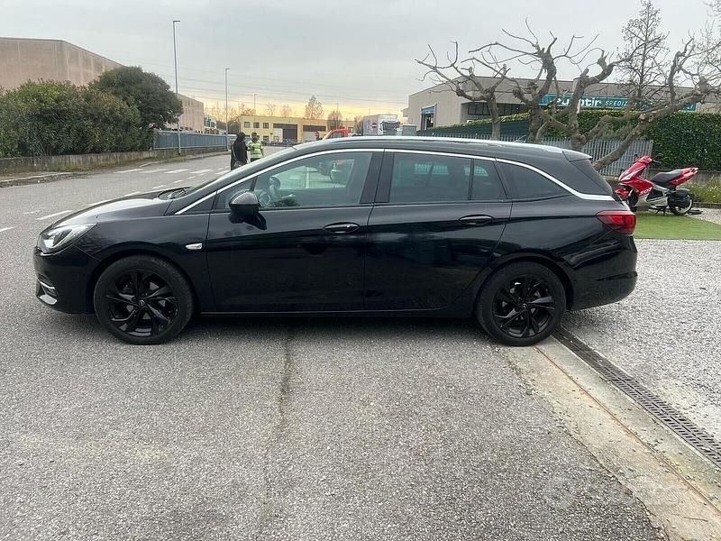 Usata Opel Astra Ultimate 122 CV (89 kW) 2020 Nero Station wagon
