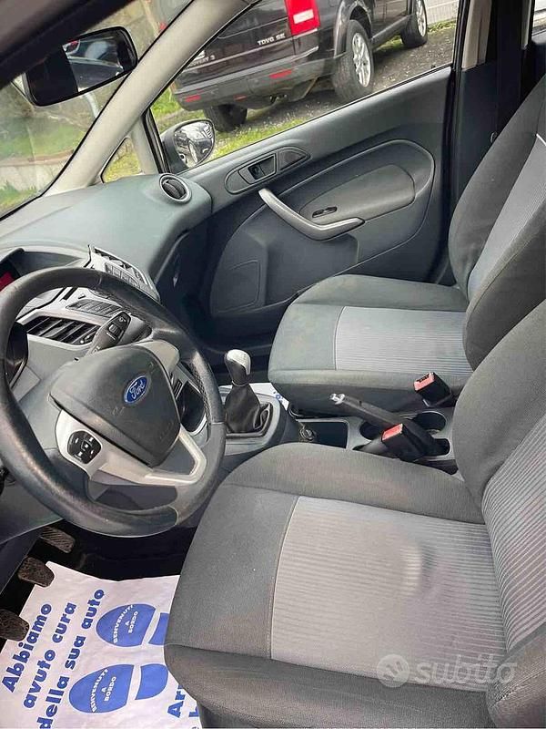 Usata Ford Fiesta Titanium 82 CV (60 kW) 2010 Nero Utilitaria
