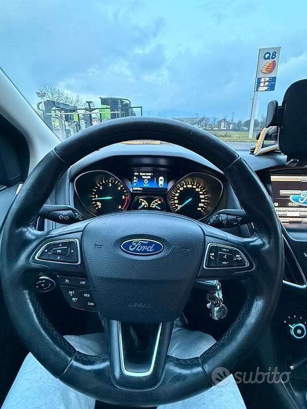 Usata Ford Focus 120 CV (88 kW) 2015 Grigio Station wagon