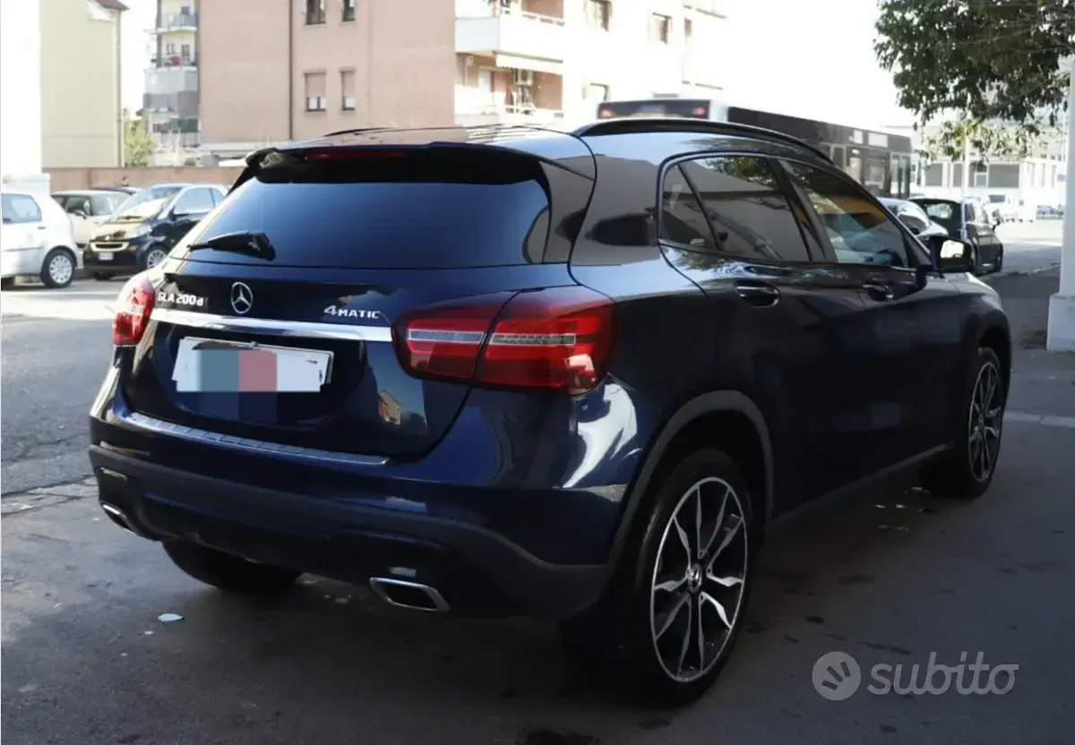 Usata Mercedes GLA200 Sport 136 CV (100 kW) 2017 Blu/azzurro SUV