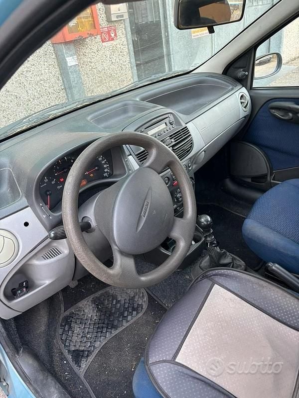 Usata Fiat Punto 60 CV (44 kW) 2003 Blu Utilitaria