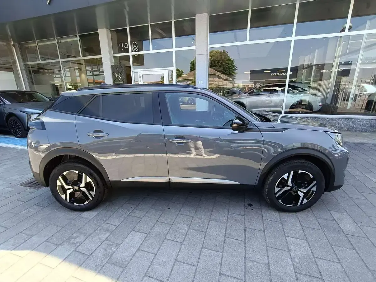 Nuova Peugeot 2008 Allure 136 CV (100 kW) 2025 Grigio selenium SUV