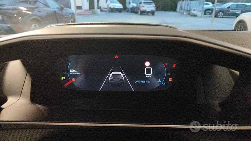 Usata Peugeot 2008 Allure 102 CV (75 kW) 2022 Grigio SUV