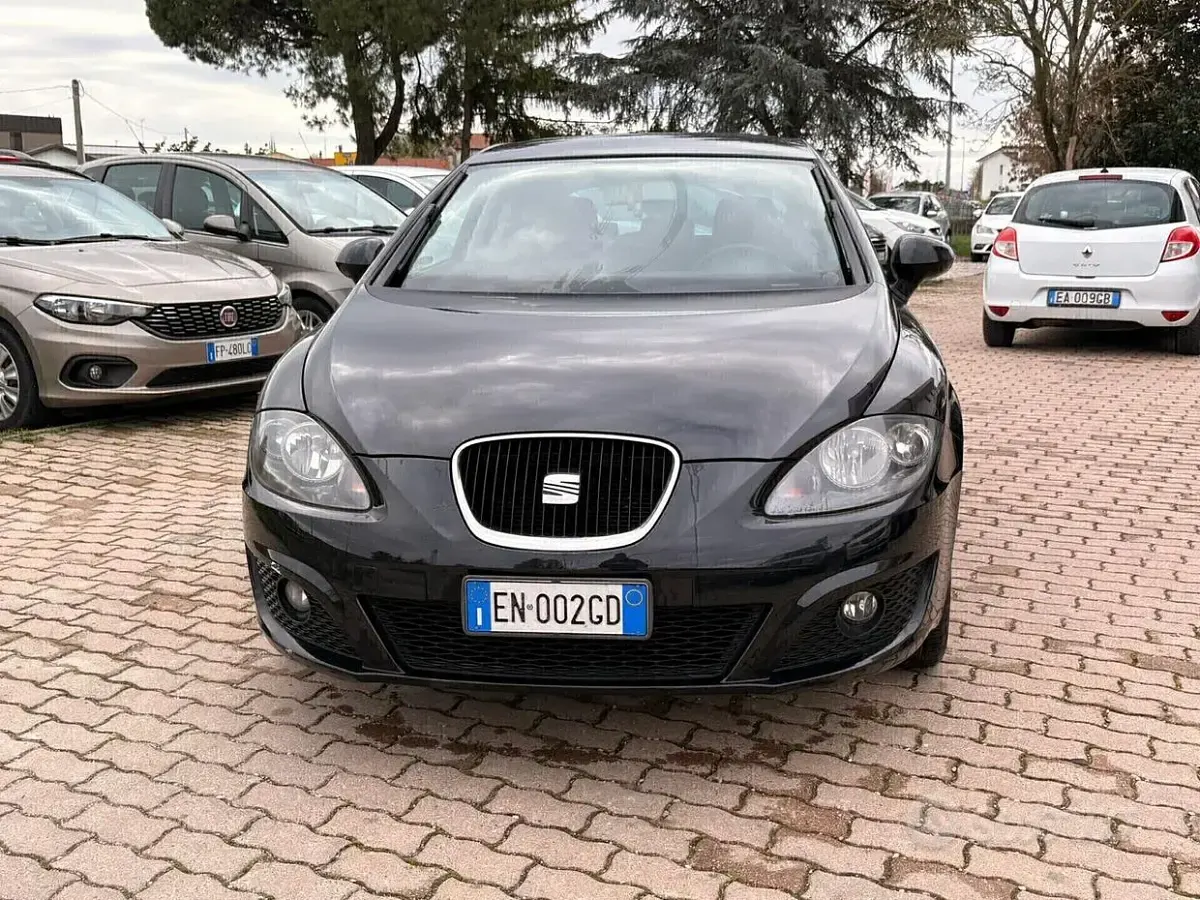 Usata Seat Leon Reference 90 CV (66 kW) 2012 Nero Berlina