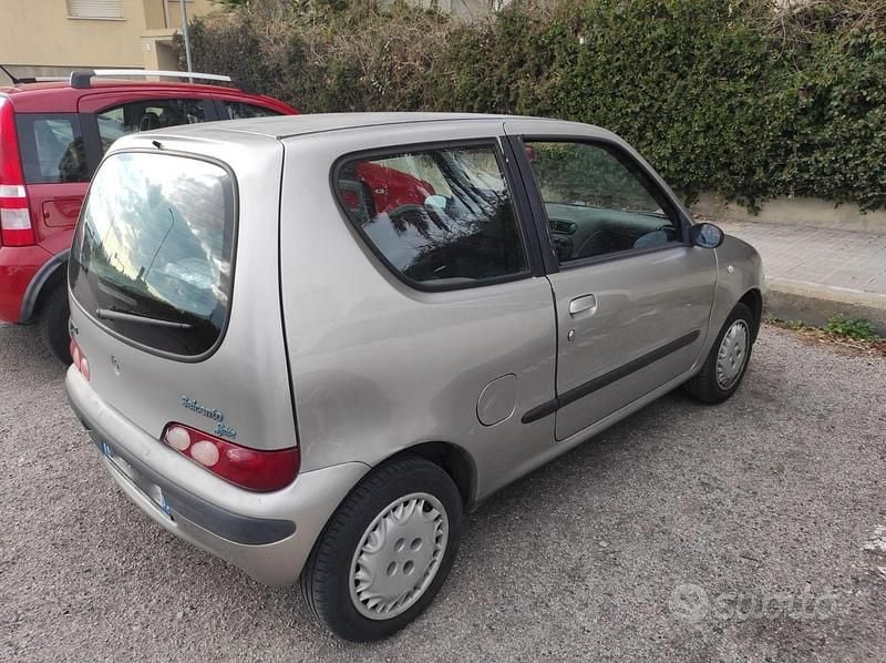 Usata Fiat 600 54 CV (39 kW) 2000 Grigio