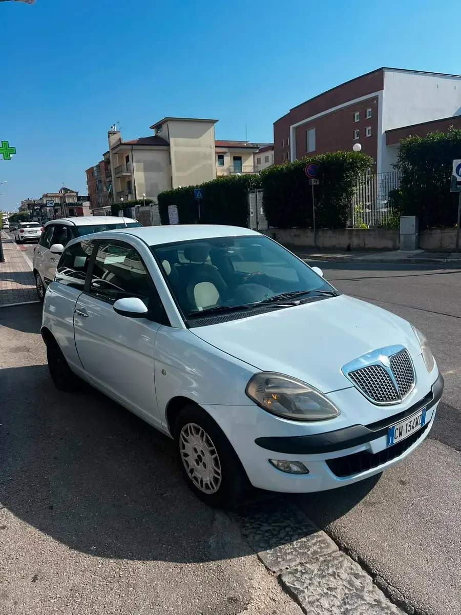 Usata Lancia Ypsilon 69 CV (50 kW) 2005 Blu Utilitaria
