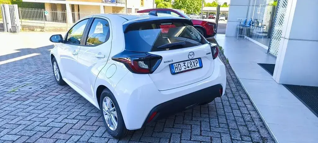 Nuova Mazda 2 116 CV (85 kW) 2026 Lunar white Utilitaria