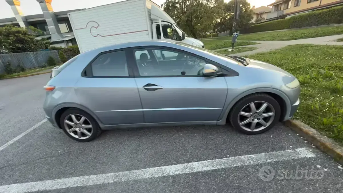 Usata Honda Civic 140 CV (102 kW) 2006 Grigio Berlina