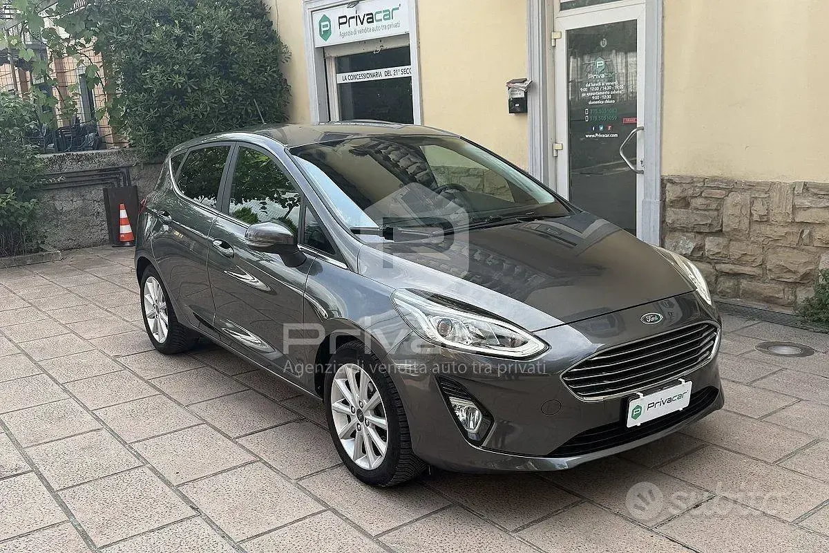 Usata Ford Fiesta Titanium 86 CV (63 kW) 2020 Grigio Utilitaria