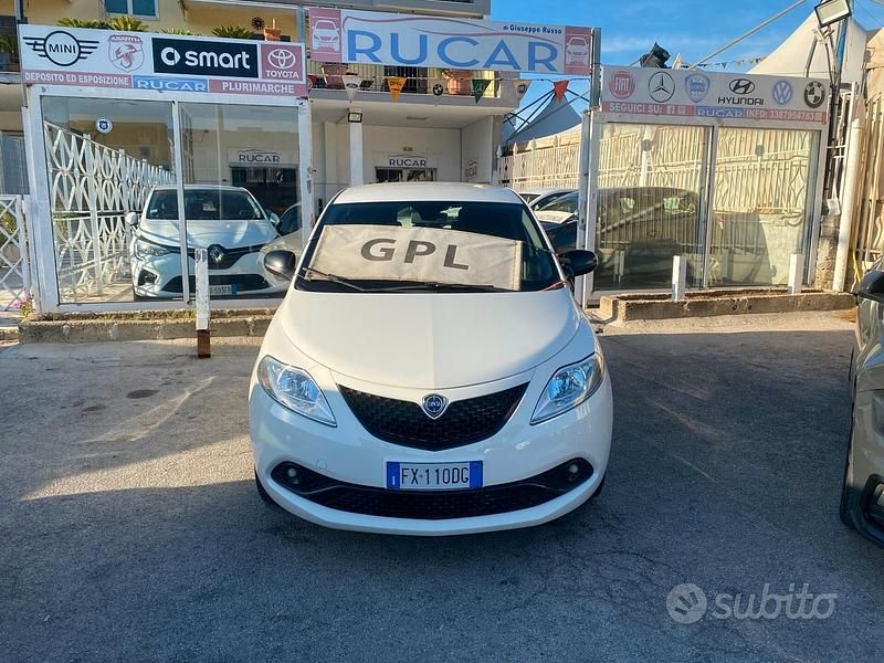 Usata Lancia Ypsilon 69 CV (50 kW) 2019 Bianco Utilitaria