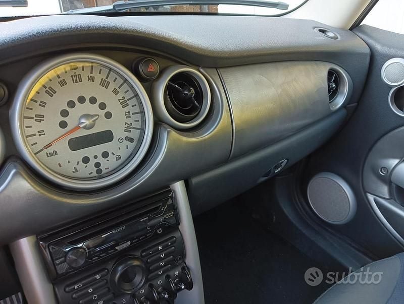 Usata Mini Cooper S 170 CV (125 kW) 2006 Grigio Utilitaria