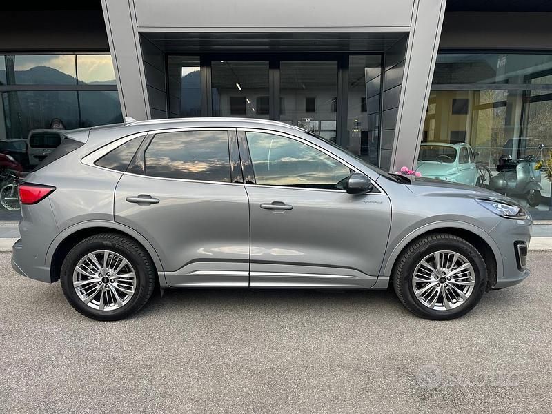 Usata Ford Kuga Vignale 225 CV (165 kW) 2023 Grigio SUV