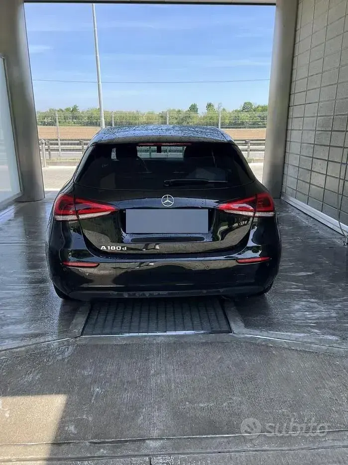 Occasion Mercedes A180 Business 116 ch (85 kW) 2018 Noir Berline