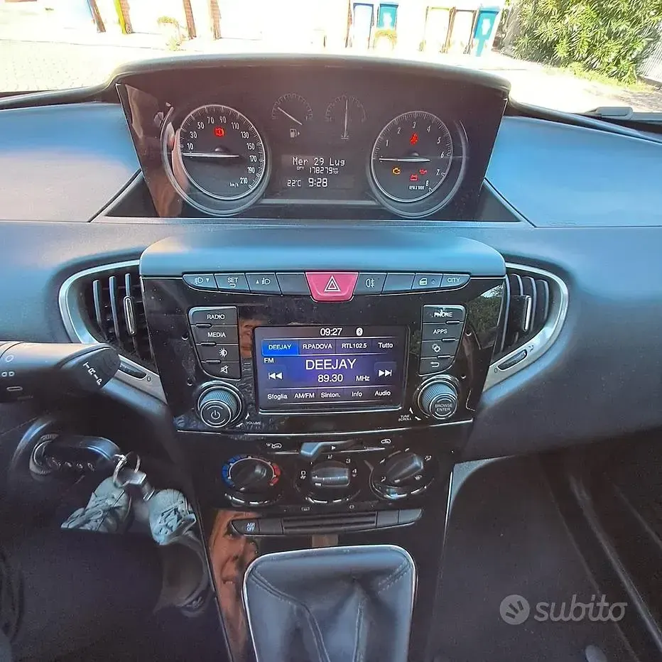 Usata Lancia Ypsilon Gold 69 CV (50 kW) 2017 Nero Utilitaria