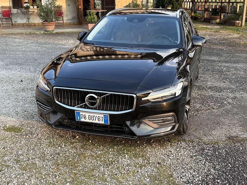 Usata Volvo V60 Business Edition 150 CV (110 kW) 2018 Nero Station wagon