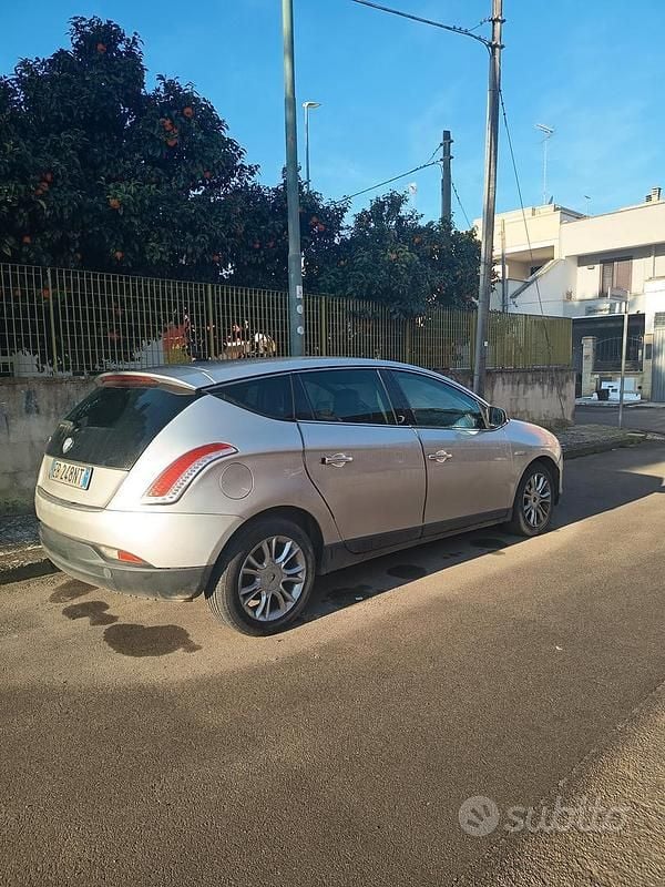 Usata Lancia Delta 120 CV (88 kW) 2010 Grigio Utilitaria