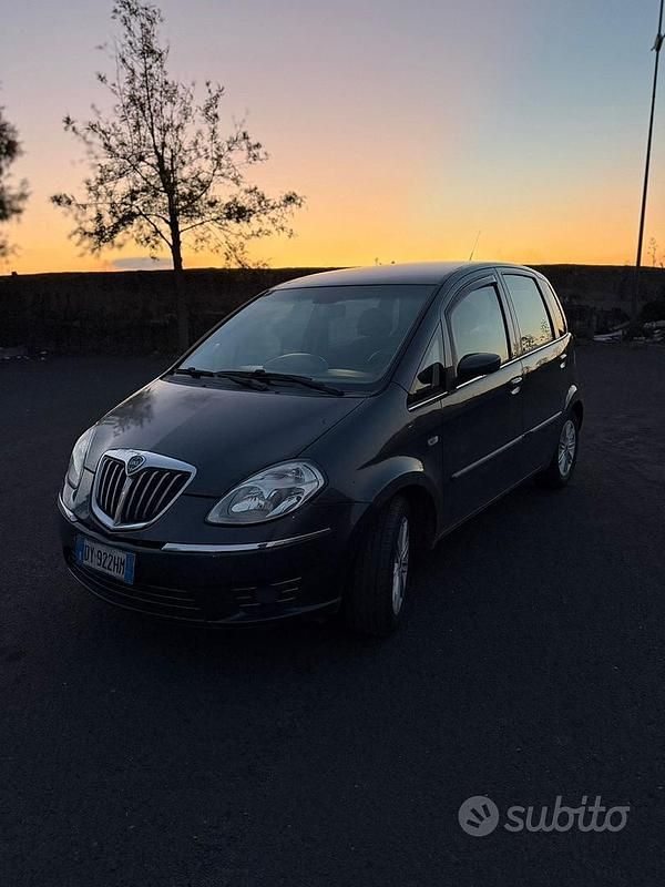 Usata Lancia Musa 2009 Grigio Monovolume