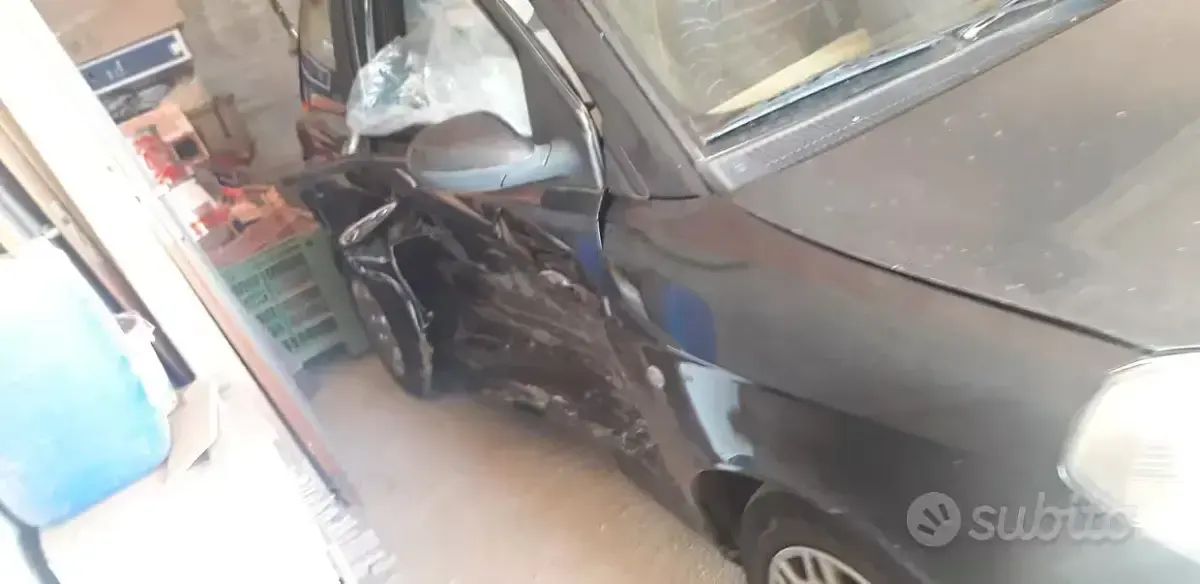 Usata Lancia Ypsilon 69 CV (50 kW) 2005 Nero Utilitaria