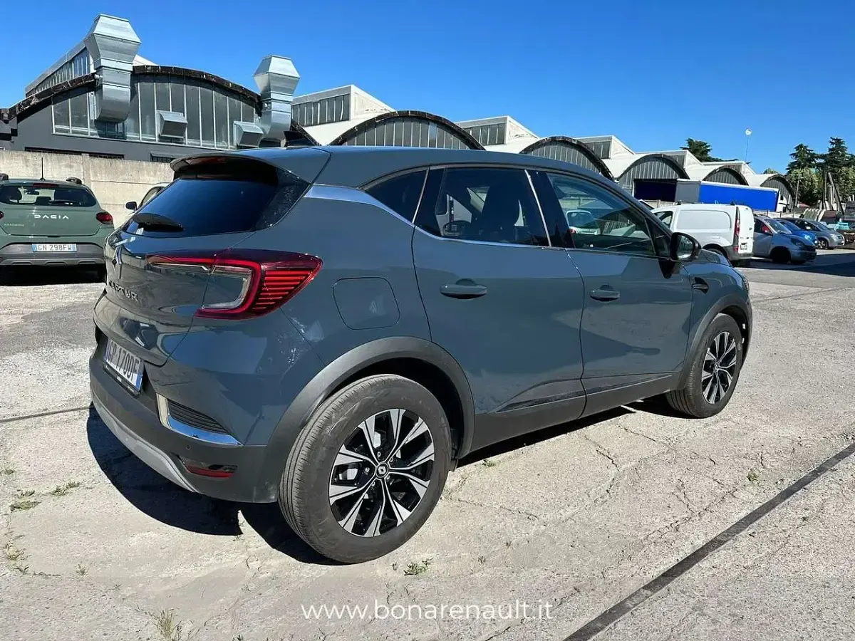 Usata Renault Captur Techno 90 CV (66 kW) 2023 Blu/azzurro SUV