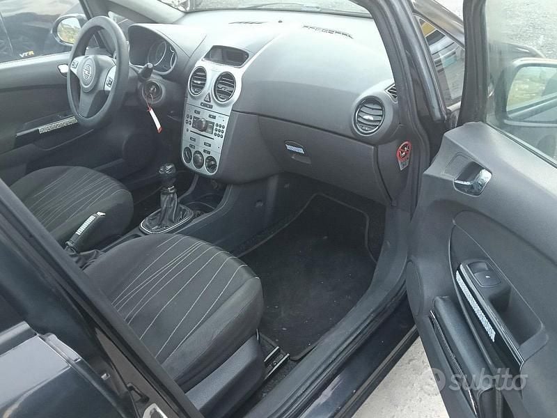 Usata Opel Corsa Cosmo 80 CV (58 kW) 2009 Nero Utilitaria