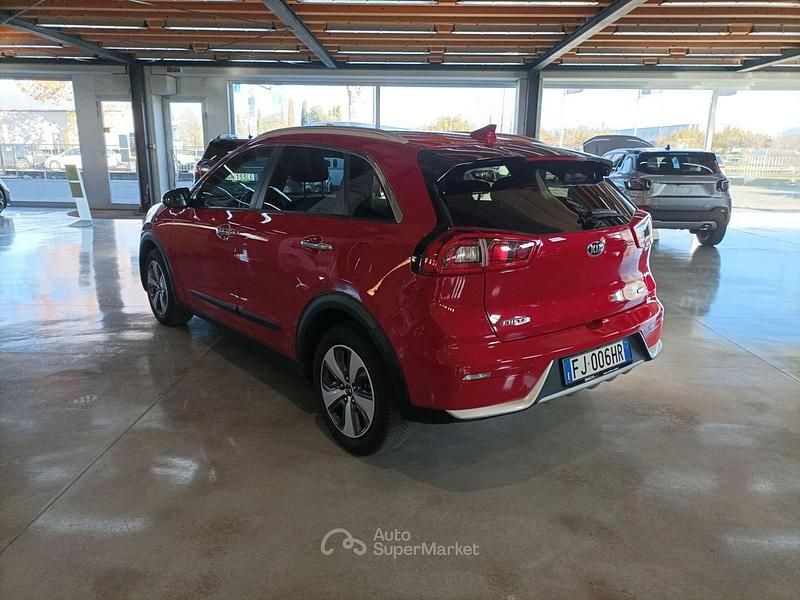 Usata Kia Niro Style 140 CV (102 kW) 2017 Rosso SUV