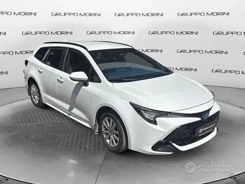 Usata Toyota Corolla Active 140 CV (102 kW) 2023 Bianco Berlina