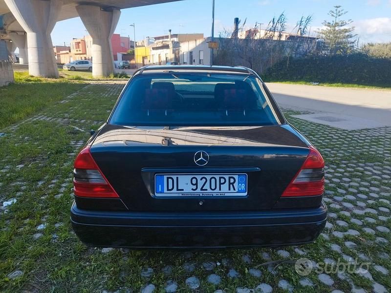 Usata Mercedes C180 122 CV (89 kW) 1996 Grigio Berlina
