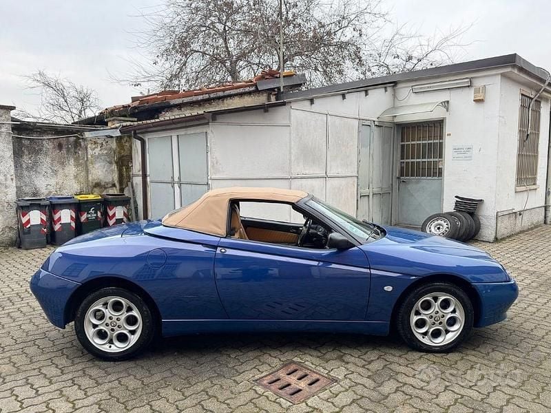 Usata Alfa Romeo Spider 155 CV (114 kW) 1999 Azzurro Cabrio