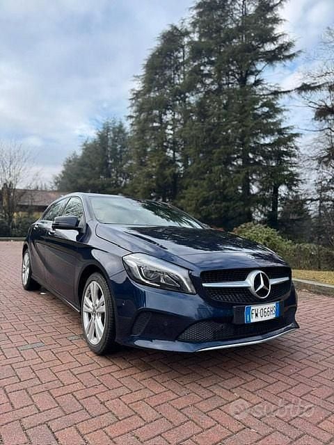Usata Mercedes A180 122 CV (89 kW) 2017 Blu Berlina