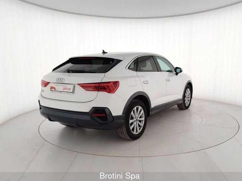 Begagnad Audi Q3 Sportback Business Plus 150 HK (110 kW) 2023 Vit SUV