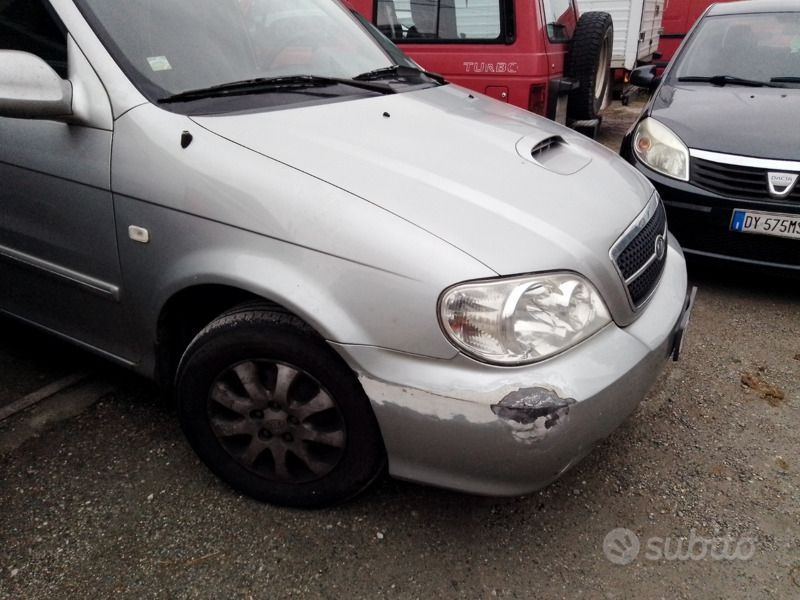 Grigio Usata 2006 Kia Carnival Monovolume | 800 € - Immagine 1/4