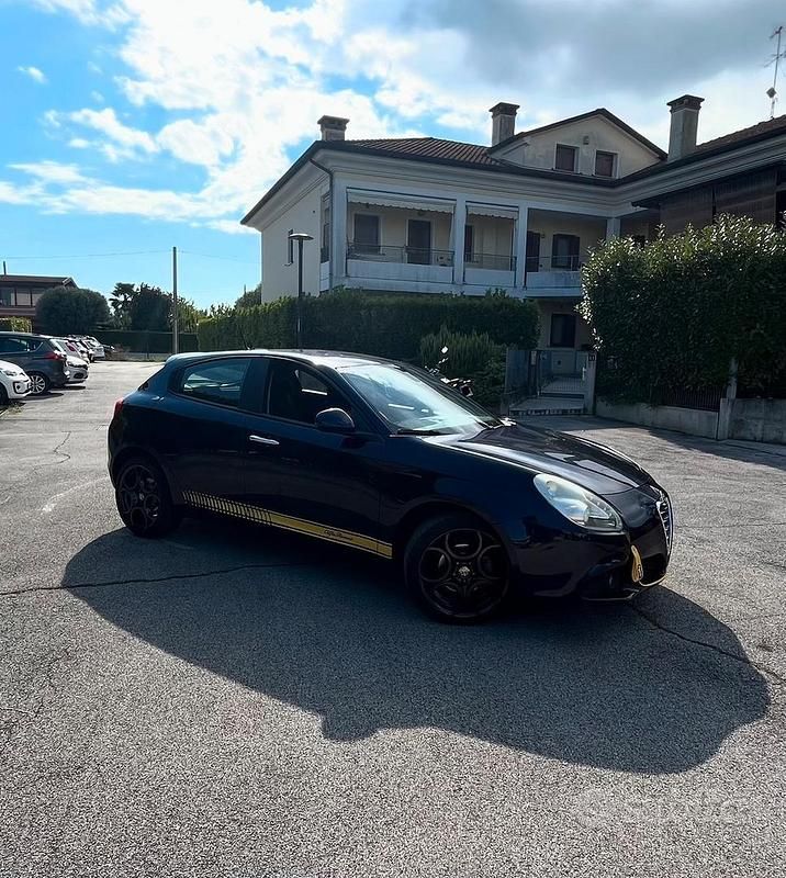 Usata Alfa Romeo Giulietta 105 CV (77 kW) 2012 Blu Utilitaria