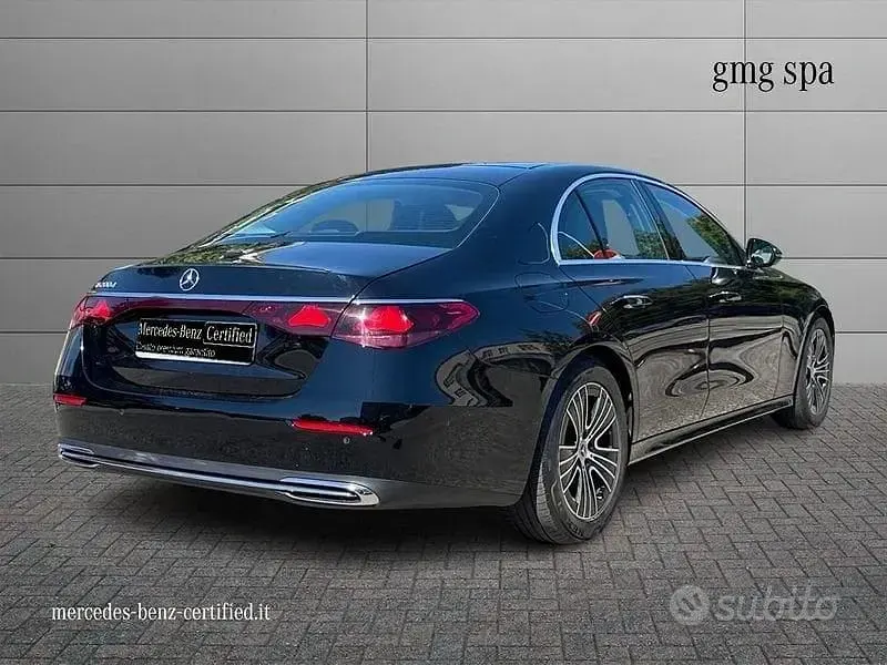 Usata Mercedes E200 Advanced 163 CV (119 kW) 2025 Nero Berlina