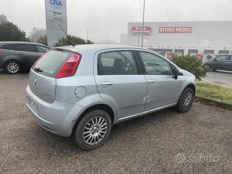 Gebraucht Fiat Grande Punto 65 PS (47 kW) 2010 Grau Kleinwagen