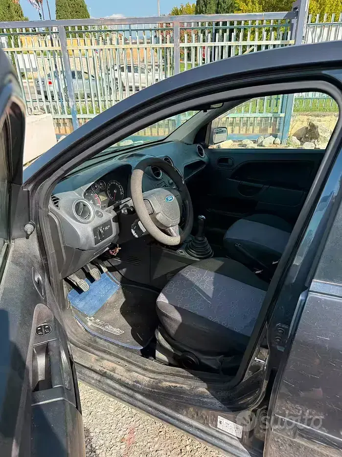 Usata Ford Fiesta 68 CV (50 kW) 2008 Nero Utilitaria