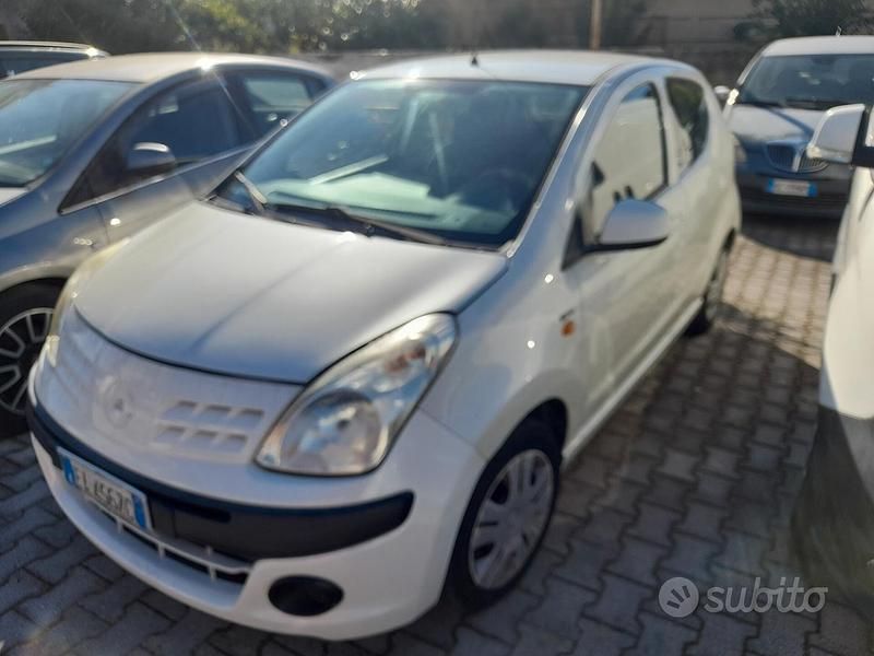 Usata Nissan Pixo 68 CV (50 kW) 2010 Bianco Utilitaria