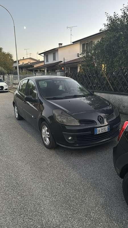 Usata Renault Clio II 68 CV (50 kW) 2006 Berlina