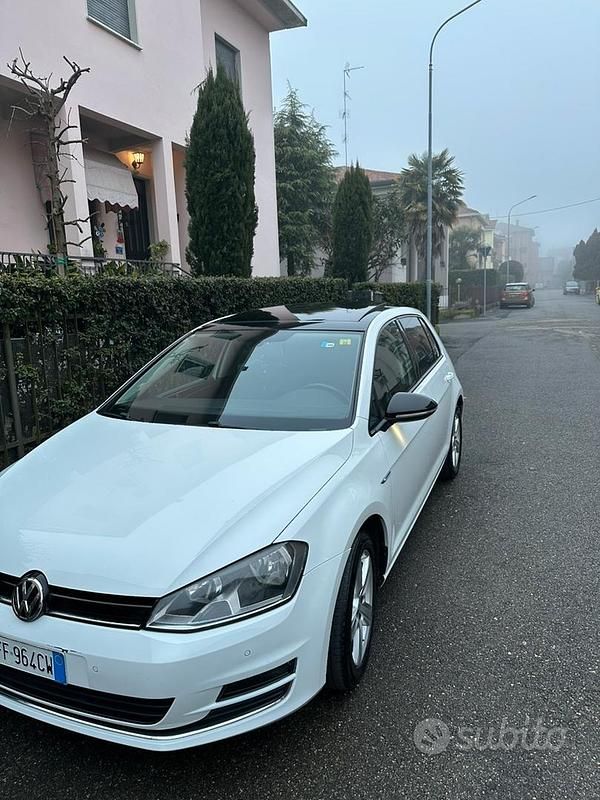 Bianco Usata 2016 VW Golf Tre volumi | 10.500 € - Immagine 1/4