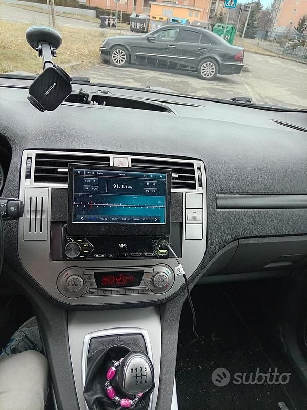 Usata Ford Kuga 140 CV (102 kW) 2012 Grigio SUV