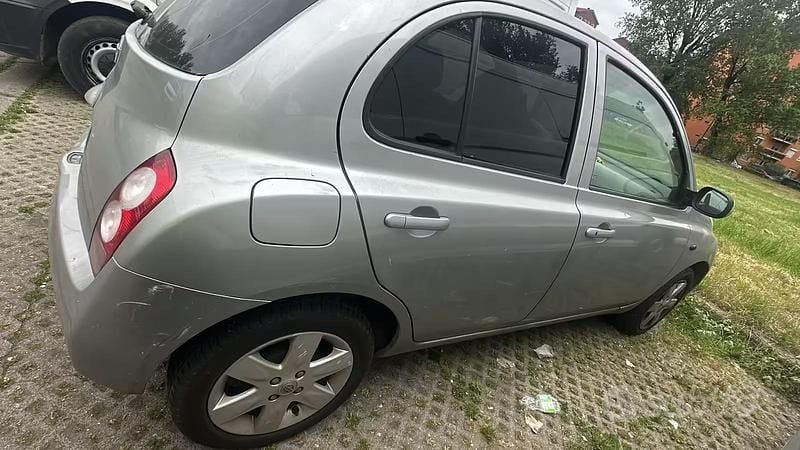 Usado Nissan Micra 88 HP (64 kW) 2003 Cinzento Citadino